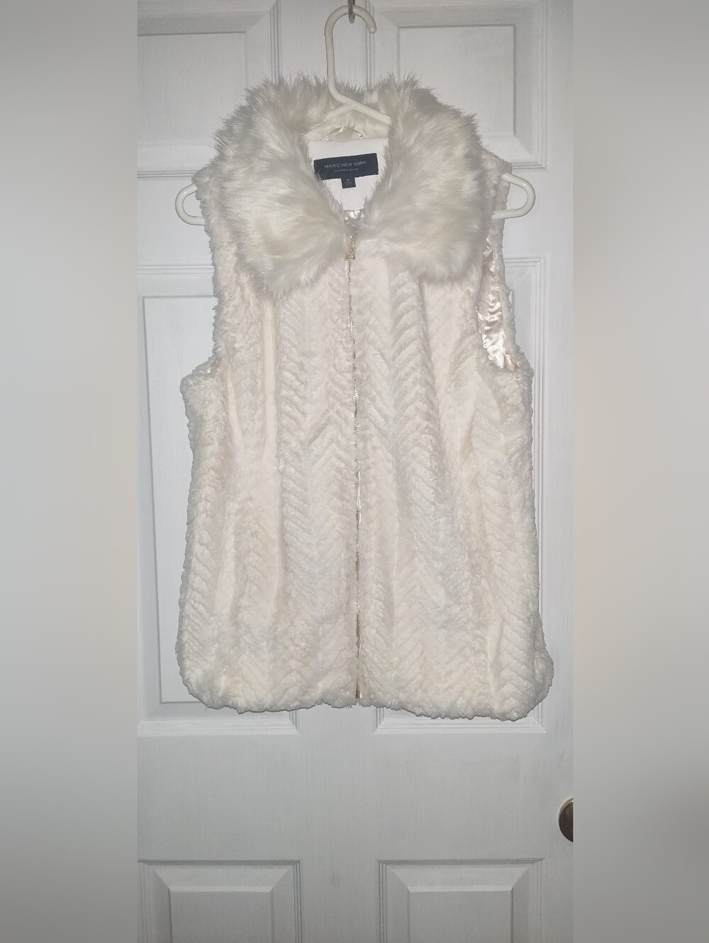 Marc New York Andrew Marc Ivory Faux Fur Zip Vest Size Medium